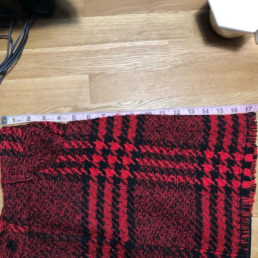Gorgeous red & black winter houndstooth  mini skirt by Mango! - Picture 2 of 4